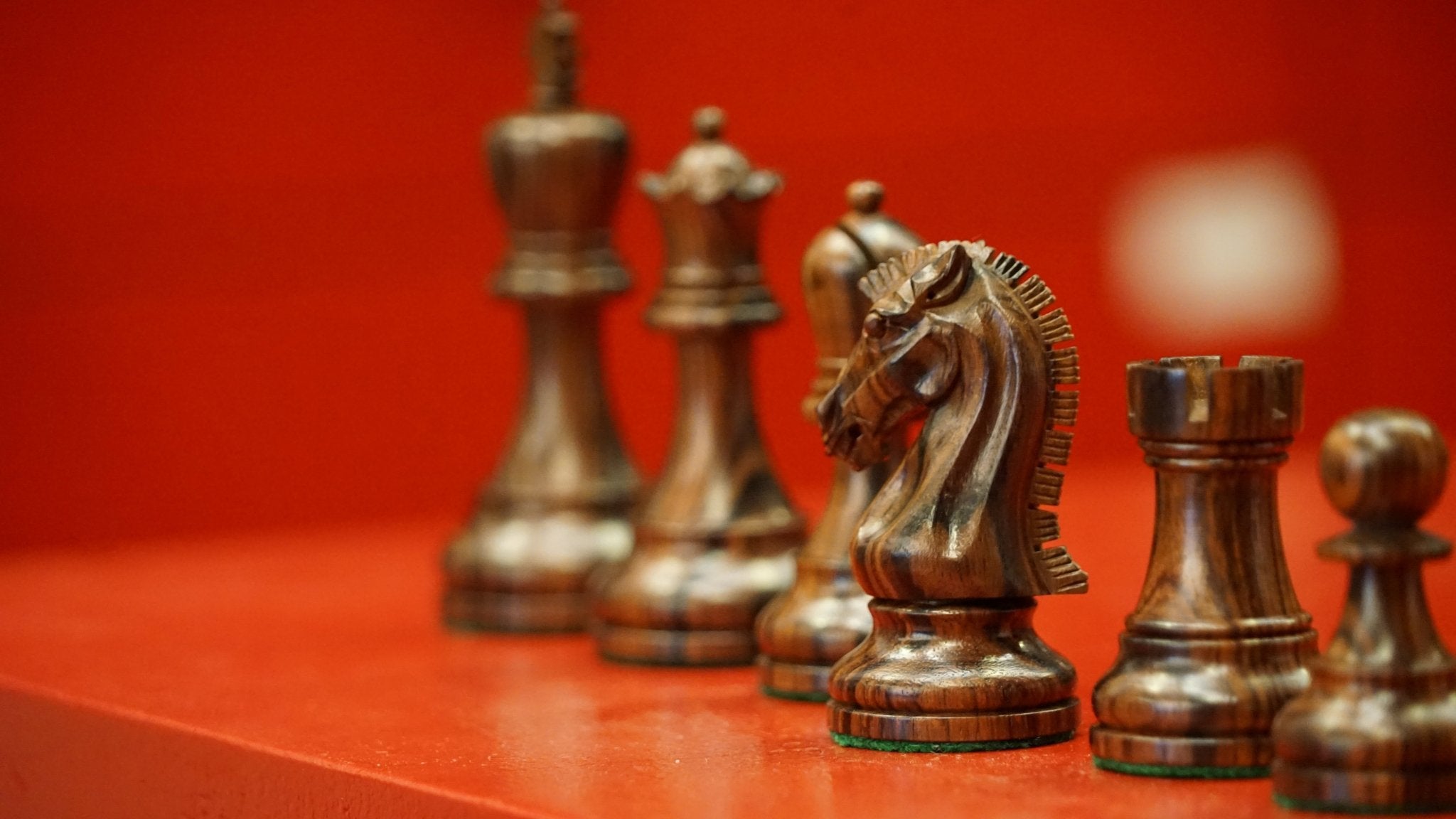 Pièces d'échecs Iroquoises en Palissandre - Chopra - jeu d'échecs pièces d'échecs classiques - Rouge et Noir