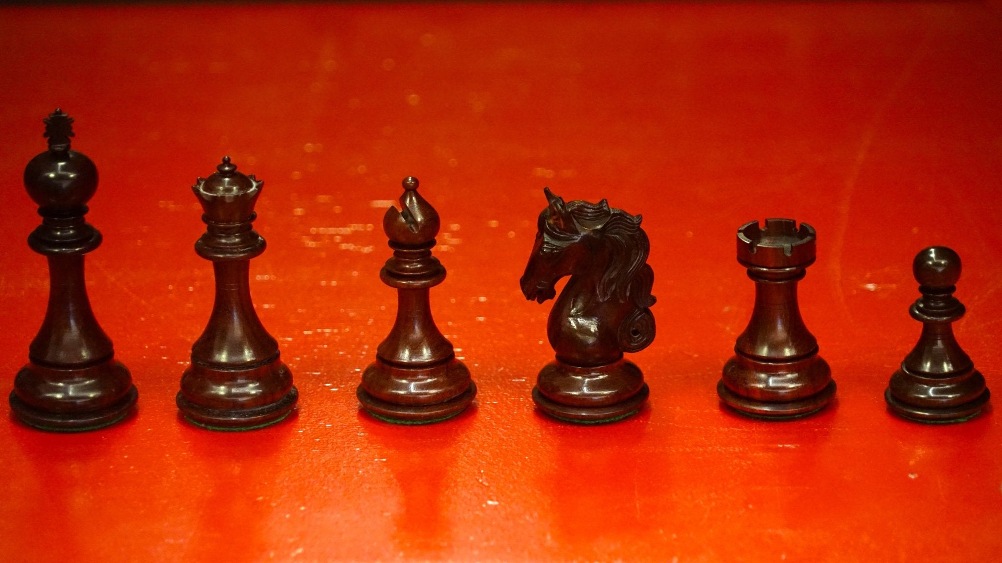Pièces d'échecs Shera en Bois de rose - Taille 6/7 - Chopra - jeu d'échecs pièces d'échecs classiques - Rouge et Noir