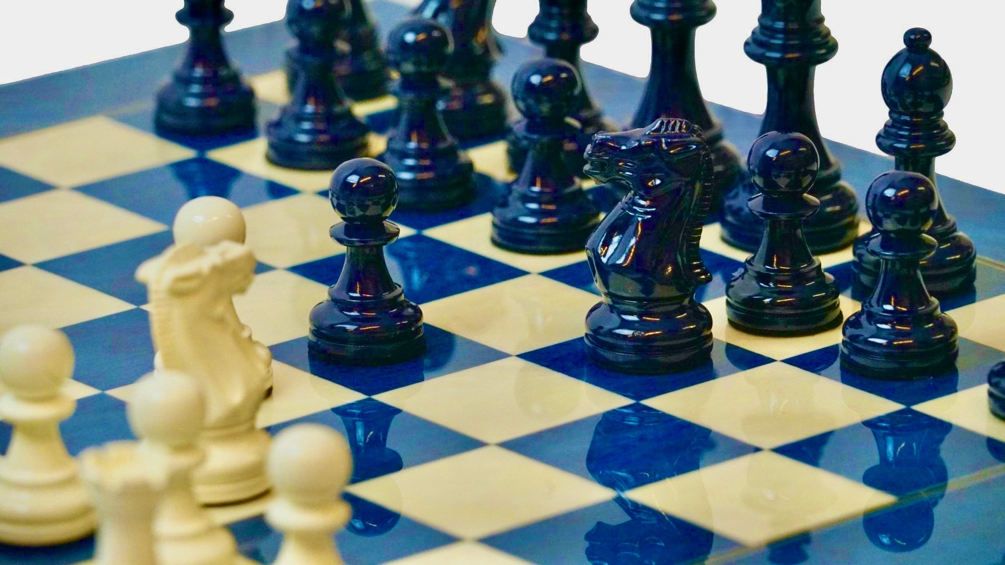 Pièces Ultimes en bois laqué - Bleu / Crème - Taille 3/4 - Chopra - Pièces d’échecs classiques et décoratives figuratives - Rouge et Noir