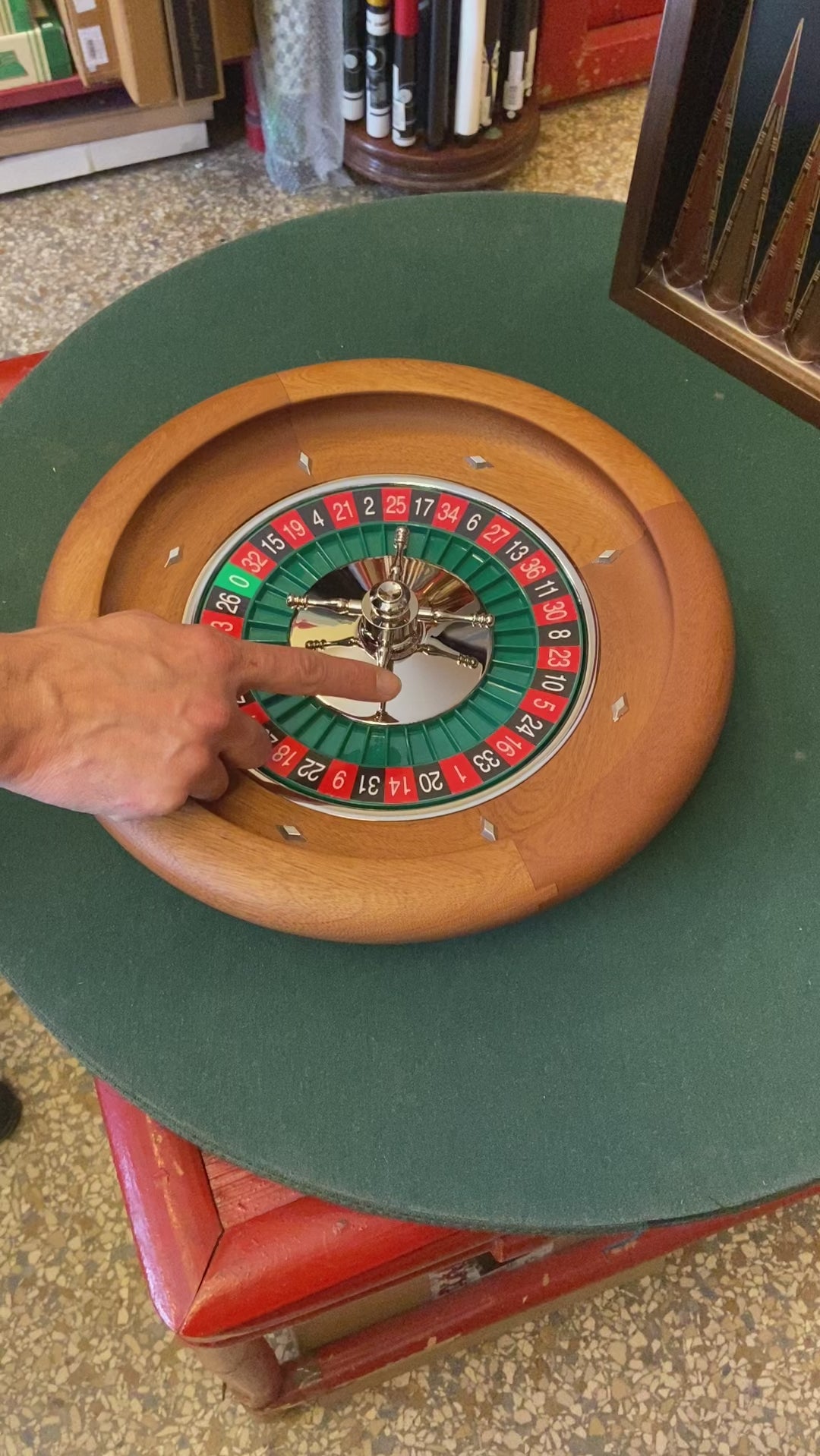 Vidéo Roulette Acajou lancer une bille comme un pro