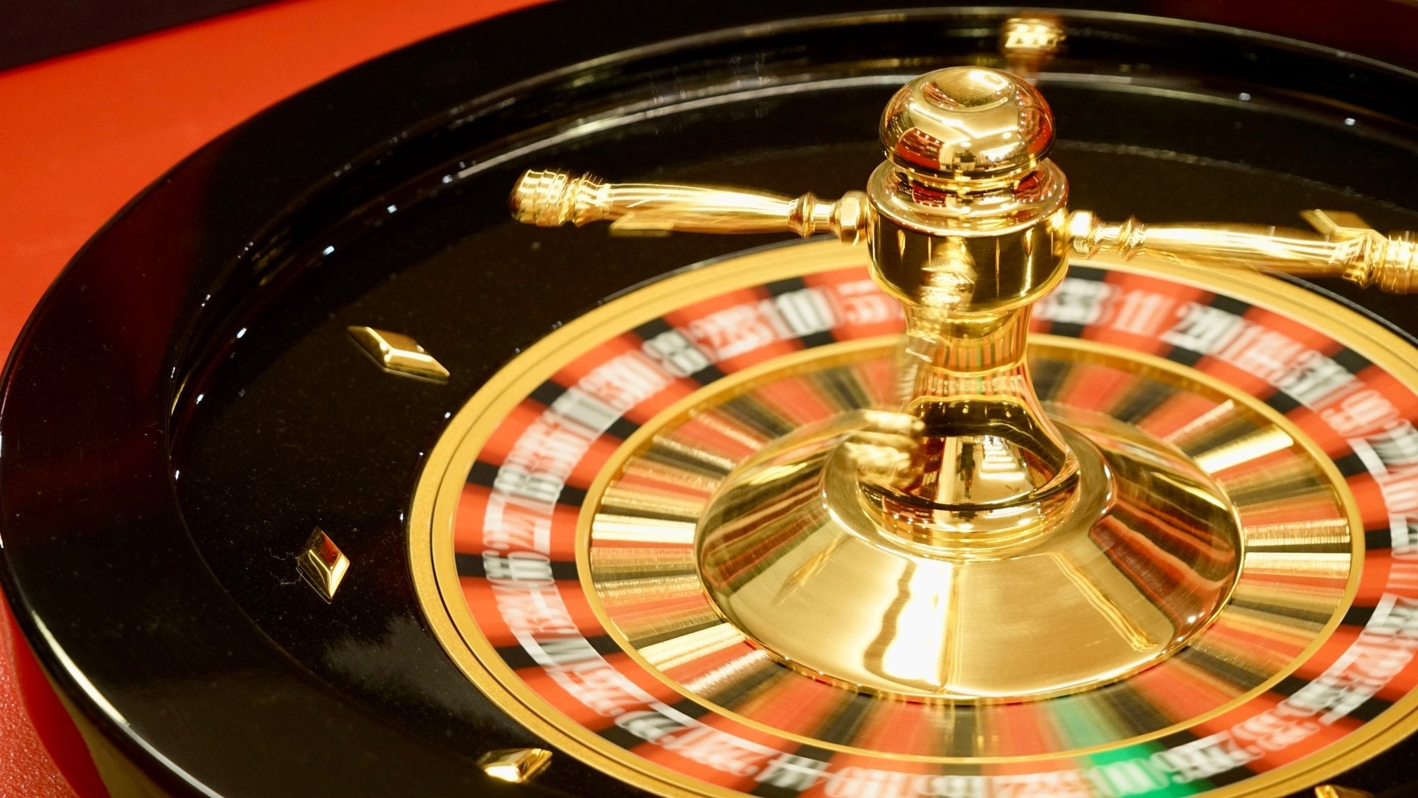 Roulette Romagnoli - Acajou - 60 cm - roulette simple en bois cadeau bel objet - Rouge et Noir