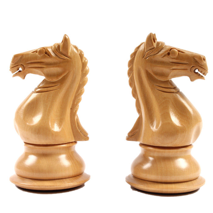 Cavaliers d'échecs en buis tournées à la main